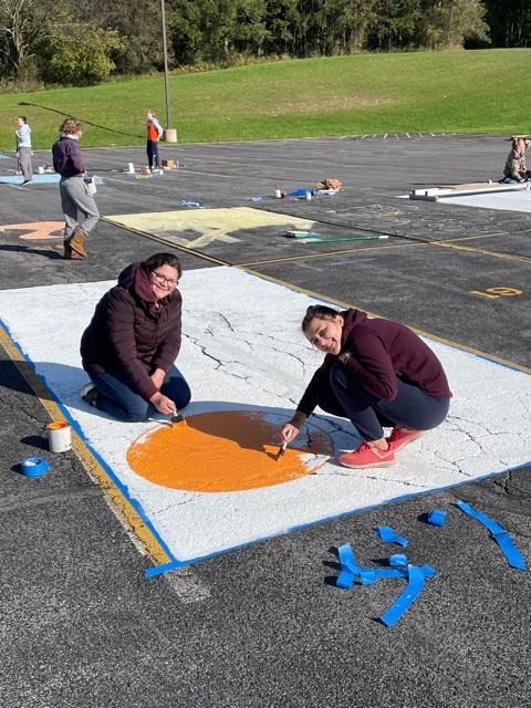 JEHS seniors personalize their parking spaces