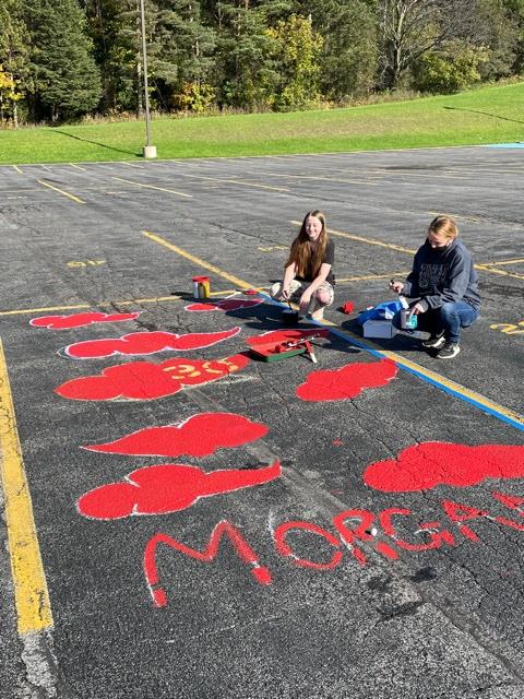 JEHS seniors personalize their parking spaces