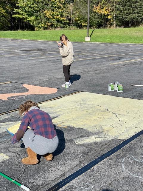 JEHS seniors personalize their parking spaces