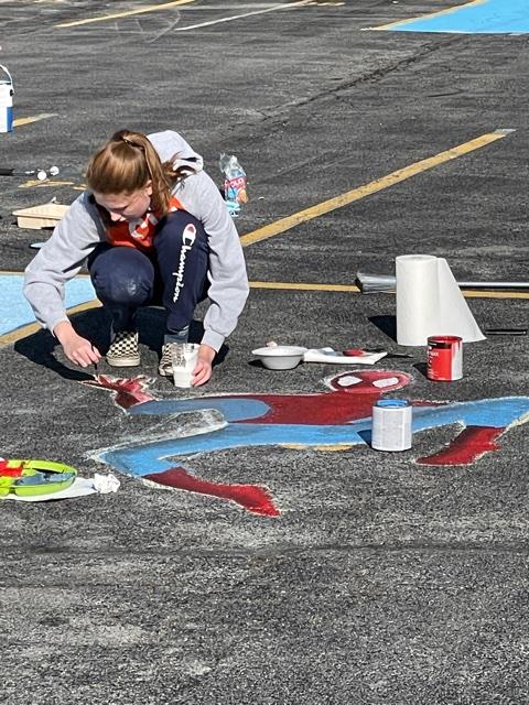 JEHS seniors personalize their parking spaces