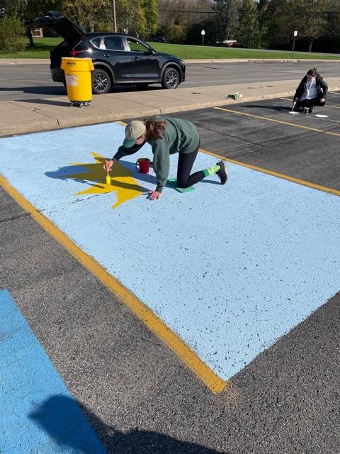 JEHS seniors personalize their parking spaces