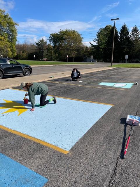 JEHS seniors personalize their parking spaces