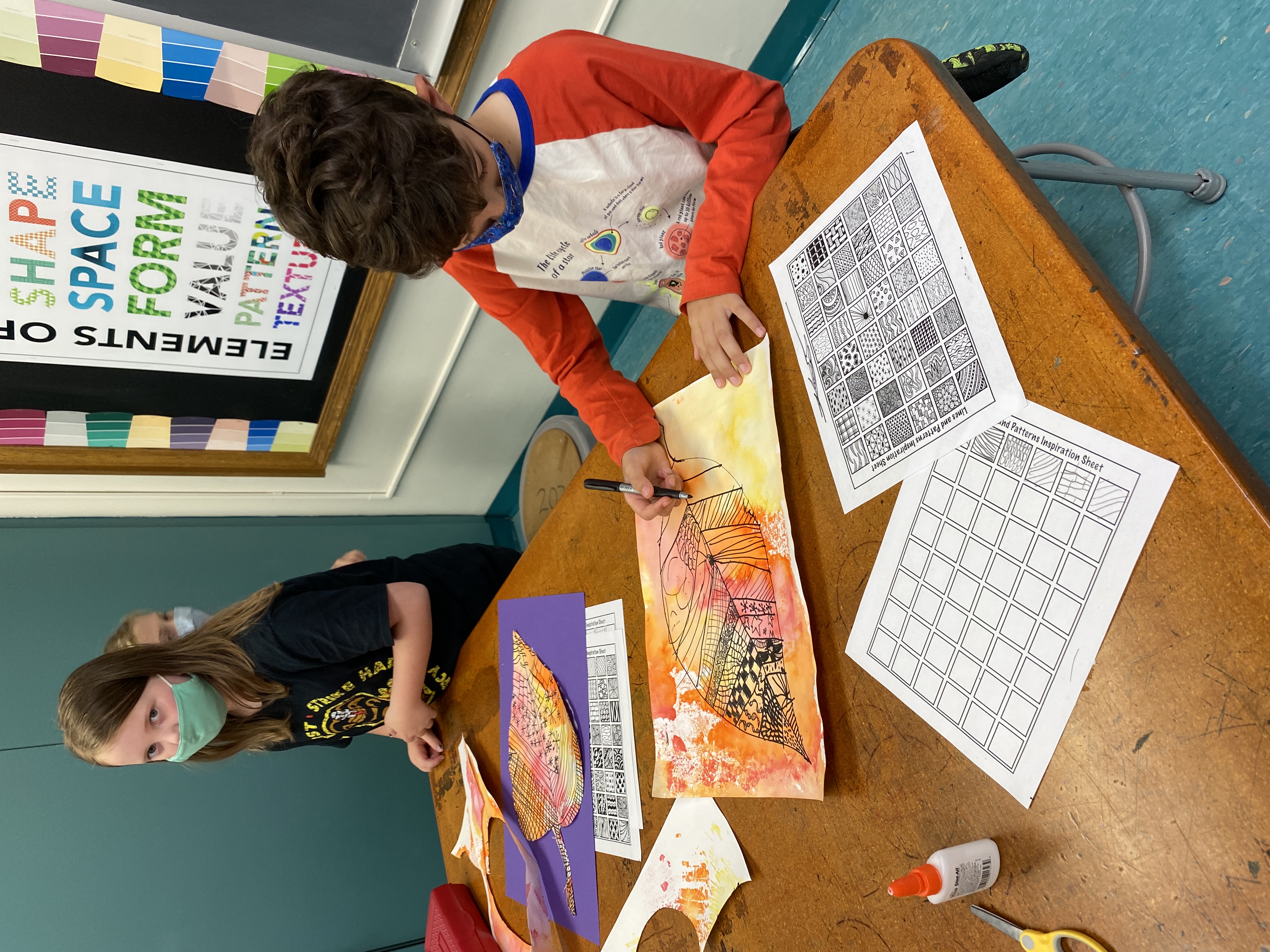 Third grade students attend art class at EE