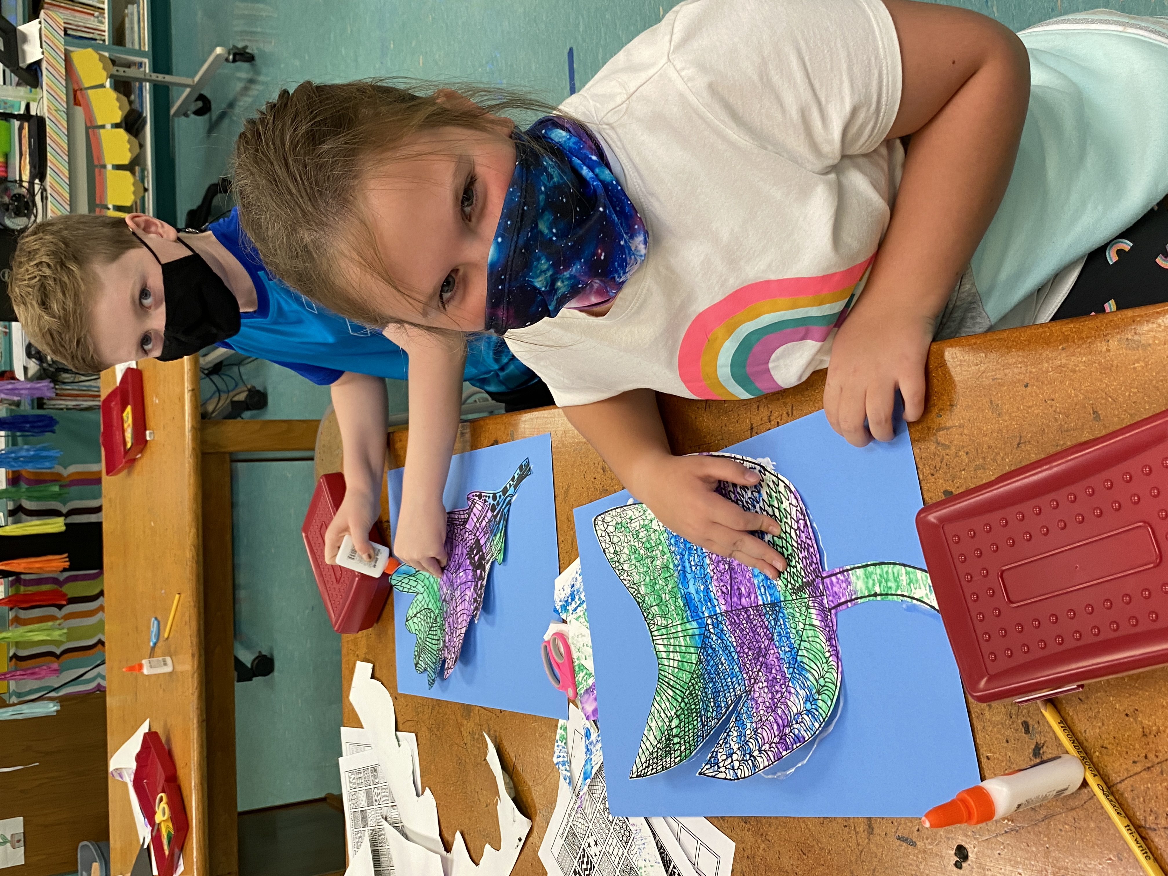 Third grade students attend art class at EE