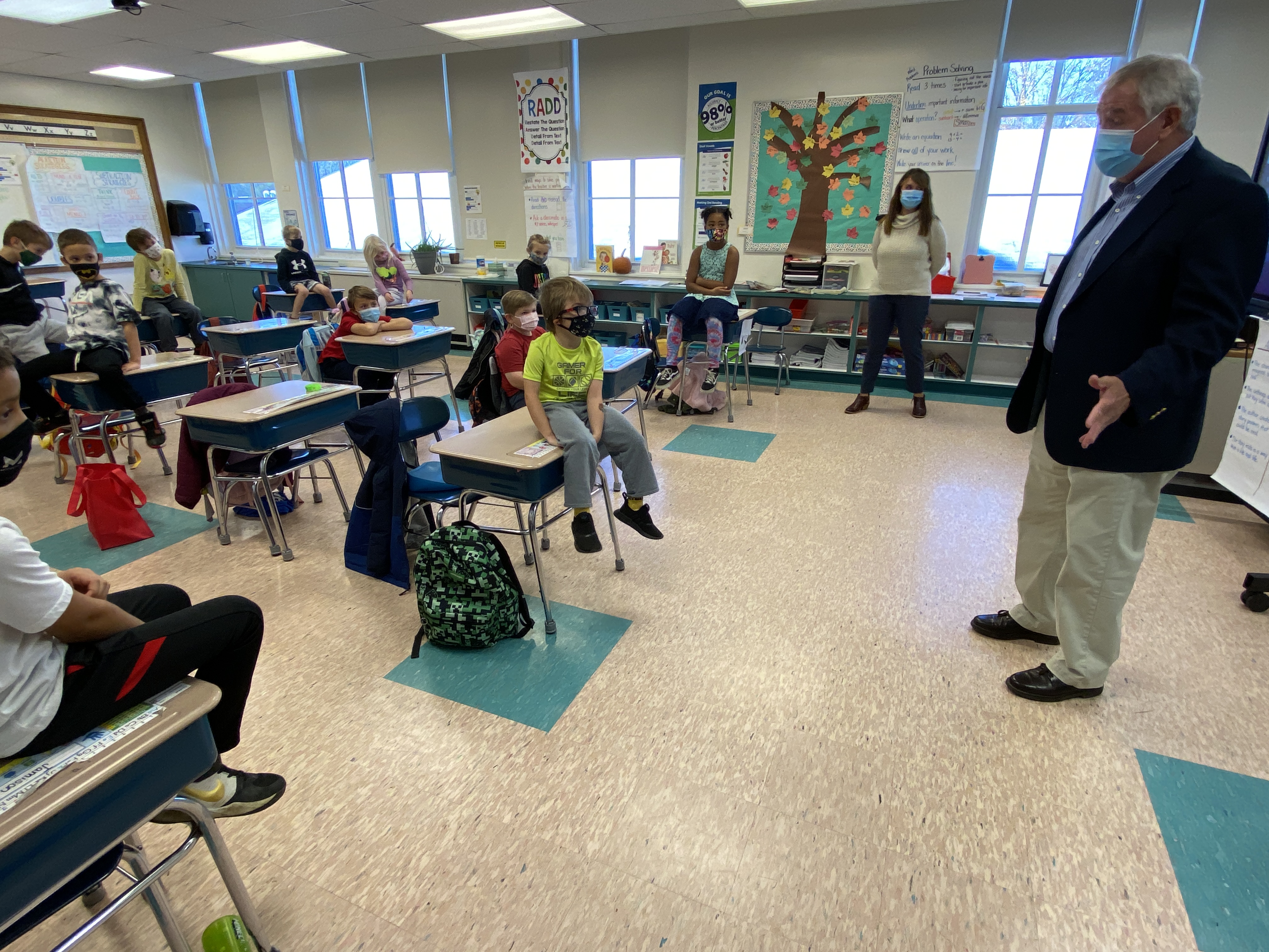 Veteran Mr. Martin speaks with an EE class about his experiences