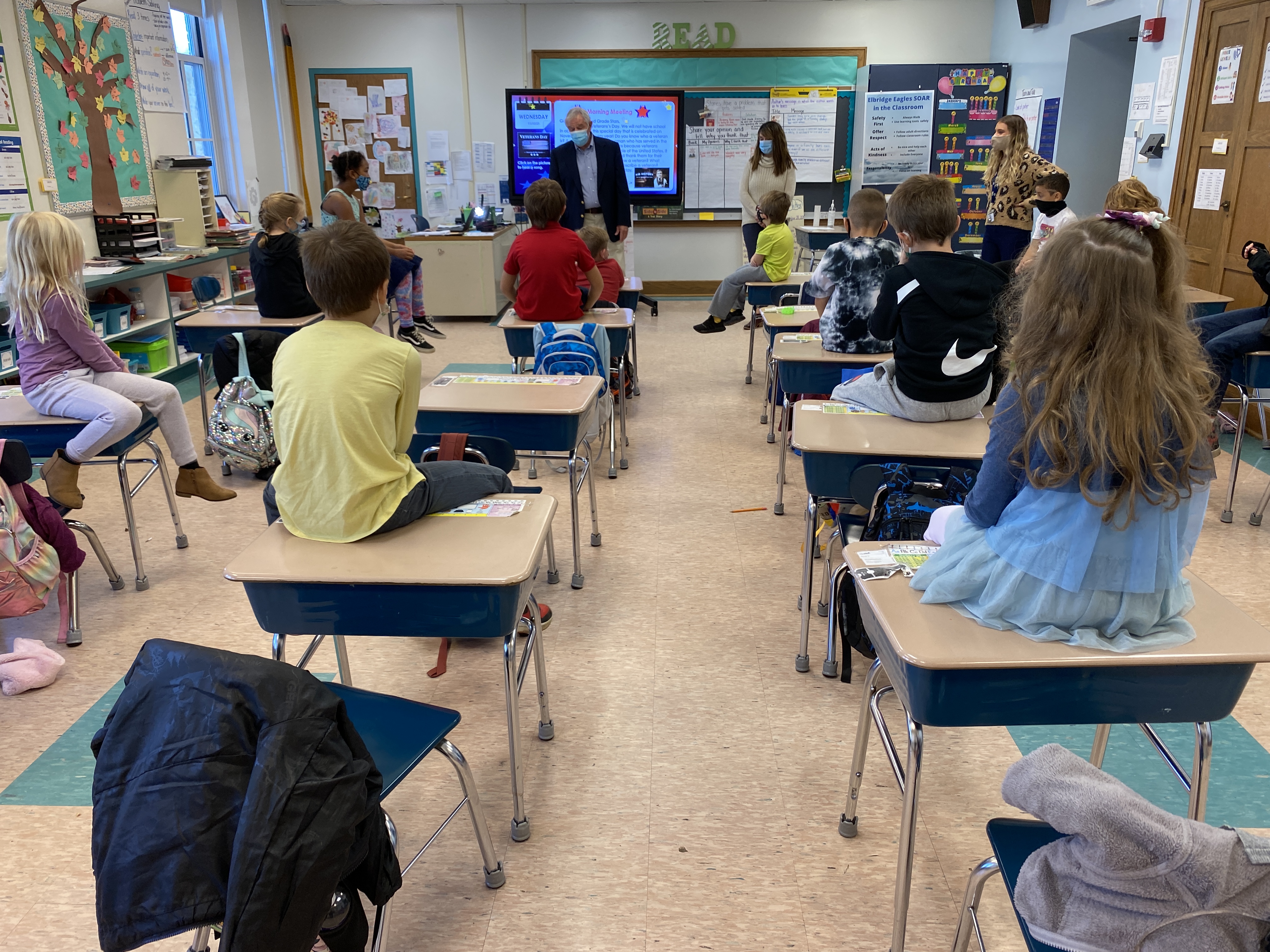 Veteran Mr. Martin speaks with an EE class about his experiences