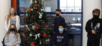 National Junior Honor Society hosts holiday fundraiser