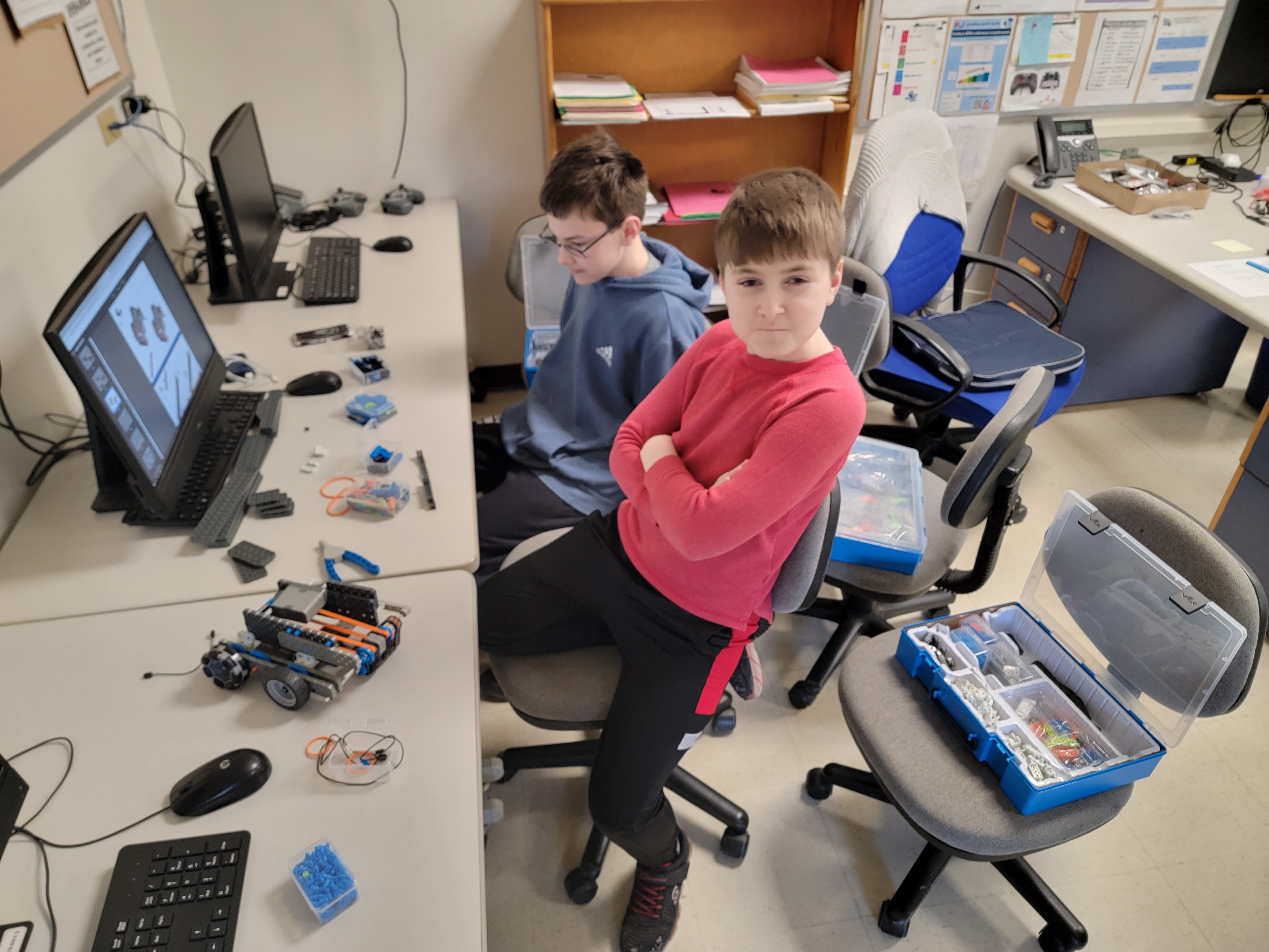 JEMS students participate in Robotics Club