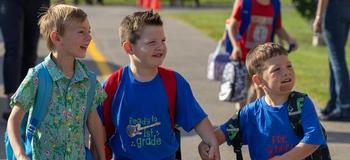 JE Staff and Students Brave Heat on First Day of School